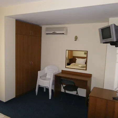Deskoni's Place Guest house 2*